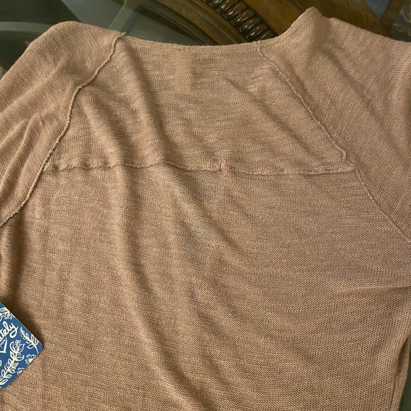 FREE PEOPLE SWEATER - Picture 3 of 6